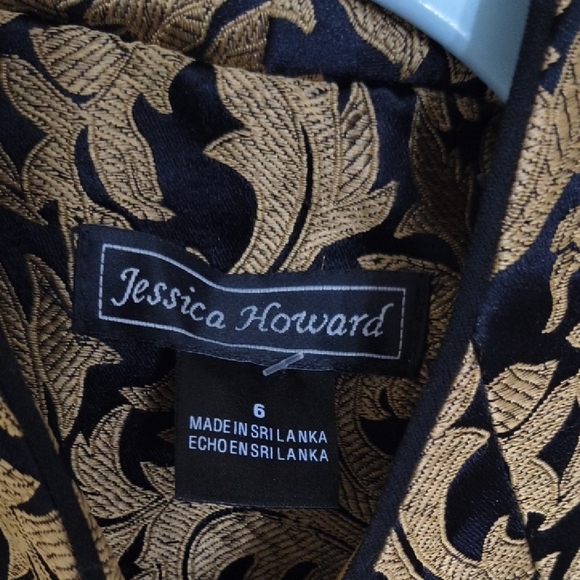 Elegant Black and Gold Patterned Jacket - Picture 7 of 10